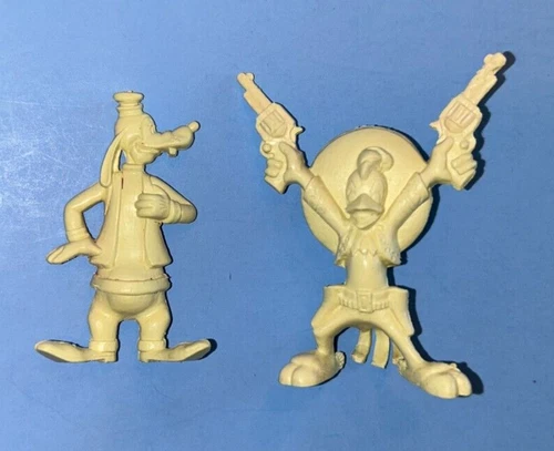 Vintage Marx 1950s Disney Play Set Series 2 60mm Goofy & Panchito in Ivory/Cream