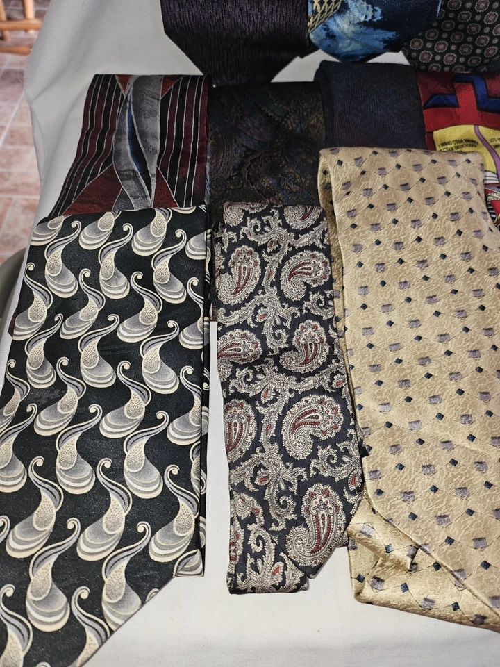 Lote de 16 corbatas de cuello para hombre estilos surtidos colores y marcas Foto 2 de 4