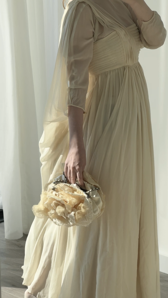 vintage CHANEL ドレス　サイズ36 Rare Chanel Vintage S/S 1989 Grecian Goddess Ivory Gold Pleated