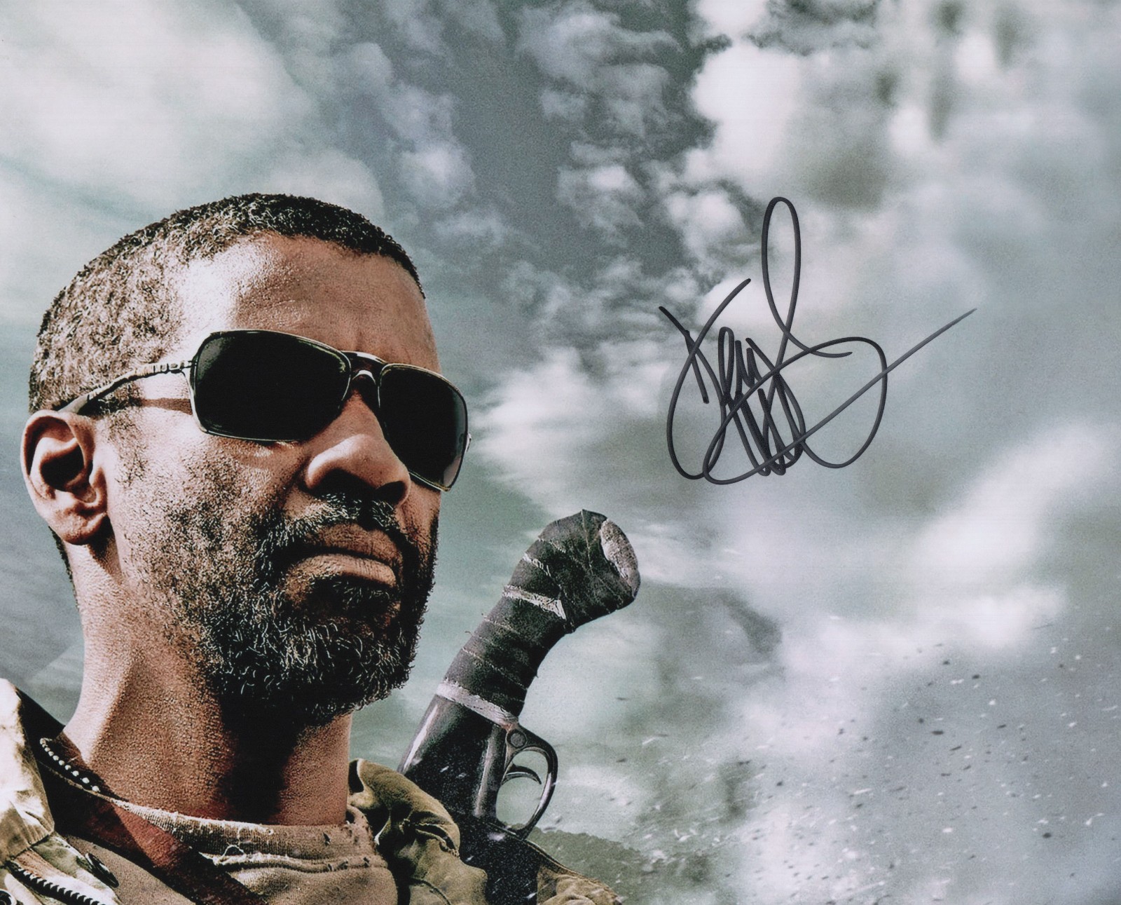A fantastic 10x8 Autographed Photo of Denzel Washington & CoA