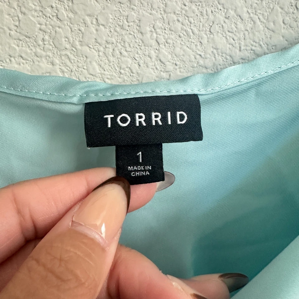 Camiseta sin mangas tórrida 1X Plus satinada cuello redondo fiesta camisola fiesta azul claro Y2K Foto 4 de 4