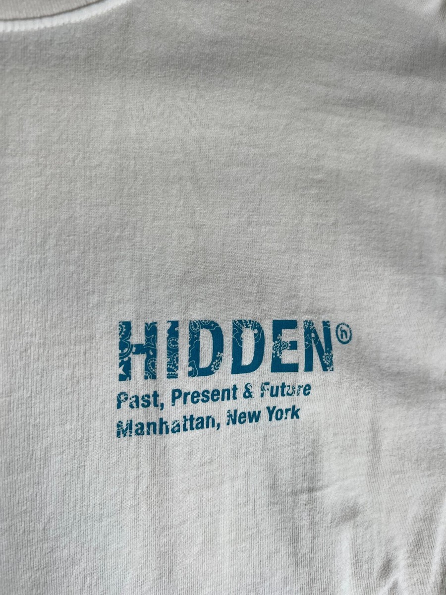 Hidden NY Paisley Blue Logo T-Shirt Tee Off White - Size L Hidden NY Paisley Blue Logo T-Shirt Tee Off White - Size L