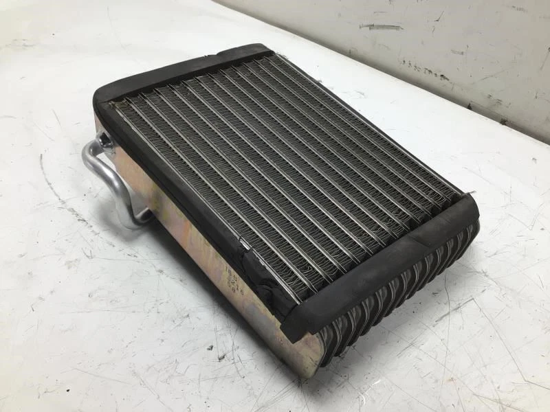 Núcleo evaporador auxiliar aire acondicionado trasero GMC YUKON 2007 2014 XL CON VÁLVULA DE EXPANSIÓN Foto 2 de 4