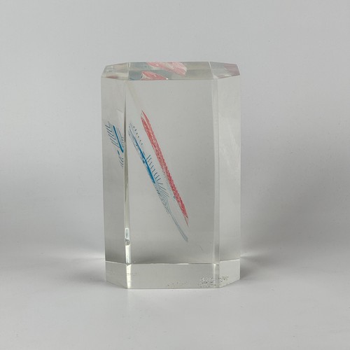 Rare 1970's Lucite Art Cube Sculpture With Floating Red & Blue Mask - 第 4/11 張圖片