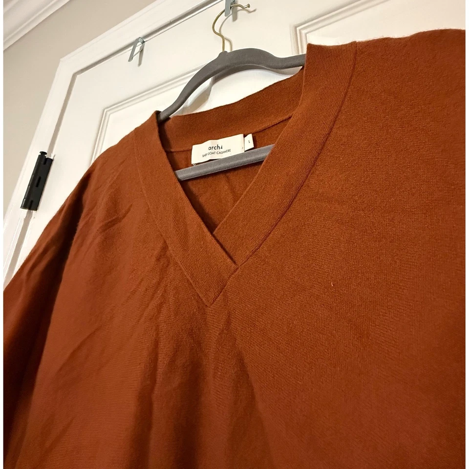 Suéter Arch4 Baby Goat Cashmere Bailey cuello en V de gran tamaño dorado óxido talla L Foto 3 de 4