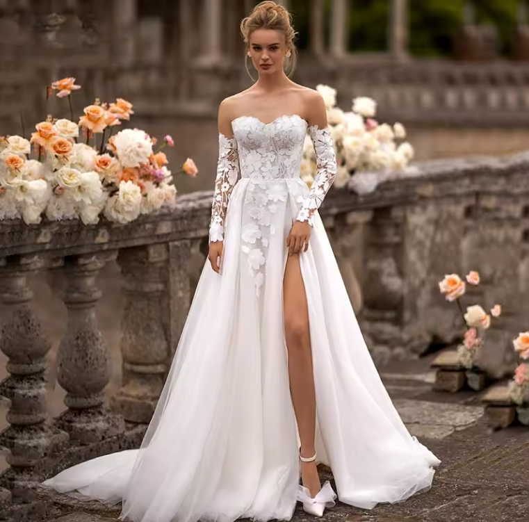 white christmas dresses Long Spaghetti Strap Floral Applique Wedding Dress