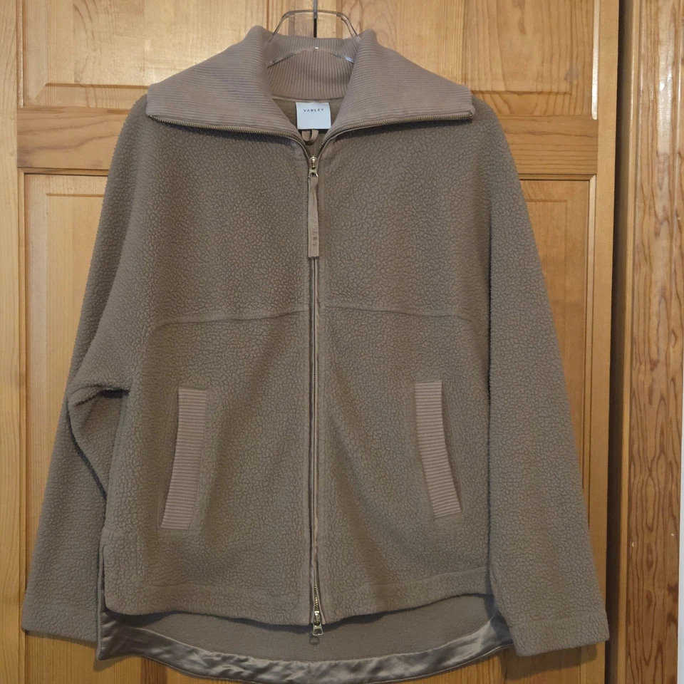Chaqueta polar Sherpa de gran tamaño con cremallera completa marrón talla S Olivia Varley para mujer  Foto 3 de 4