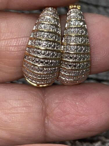 Signed PAJ BR Gold Gold Tone Diamond Scented Hoop Snap Closure Earring - Afbeelding 1 van 14
