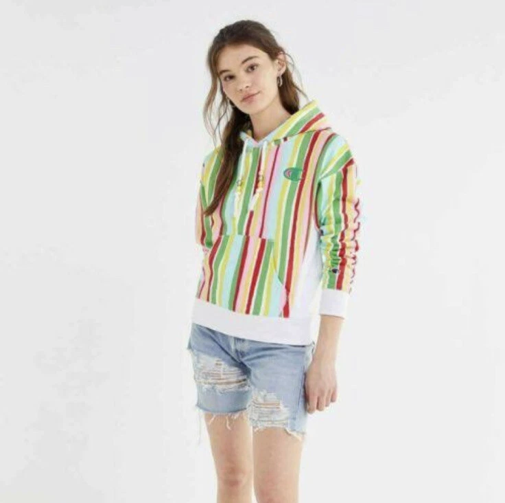Champion sweater hot sale and shorts girl