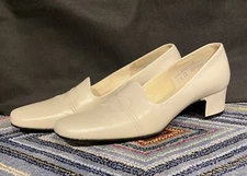 NOS 1960s Vintage Women's Shoes Selby Fifth Avenues Beige Slip On Pumps @ Sz 7 N
