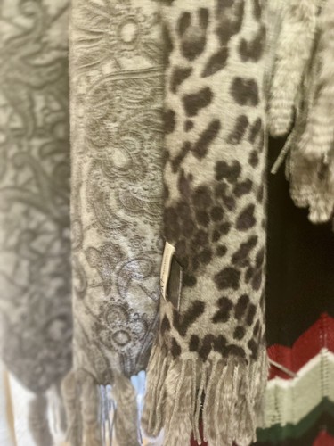 $400 Neiman Marcus Womens Paisley Rabbit Fur Leopard Print Reversible Wool Scarf - Picture 4 of 12