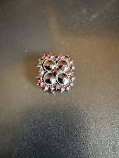 Brosche mit Roten Steinen 2 x 2cm