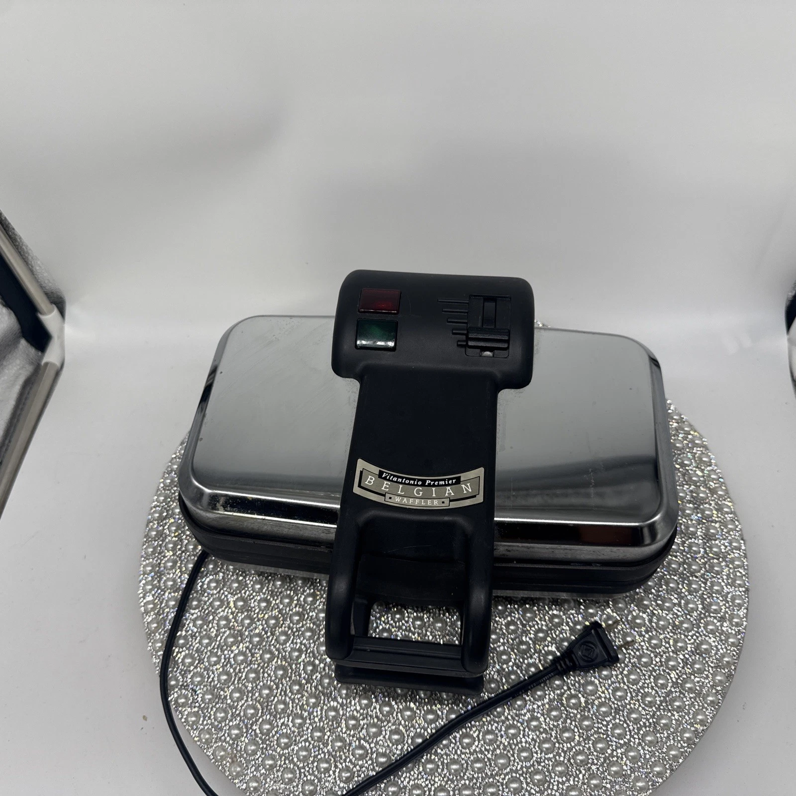 Vitantonio Premier Belgian Waffle Maker Waffler Iron Baker 1550 Non-Stick TESTED