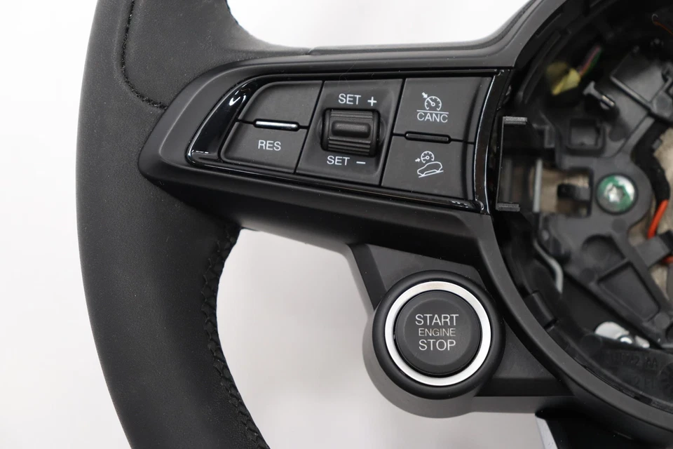 Volante Alfa Romeo Stelvio 2020-2022 con botón de interruptor OEM 01561506320 Foto 2 de 4