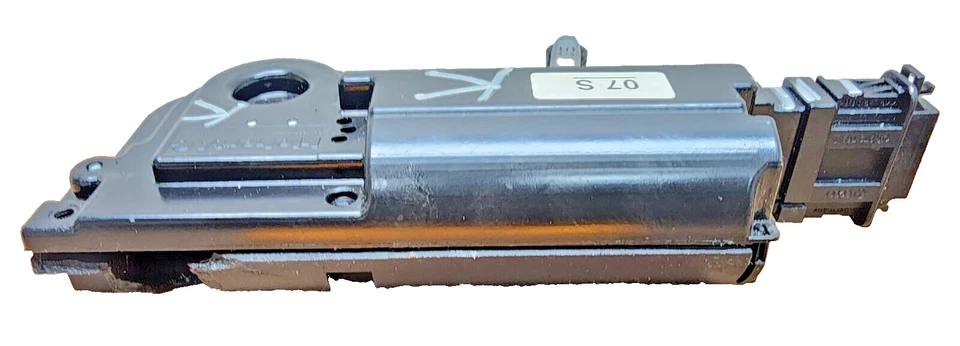 Actuador de bloqueo de pestillo de tapa de maletero trasero Volkswagen Touareg 2004-2007 7C0827511 OEM Foto 2 de 4