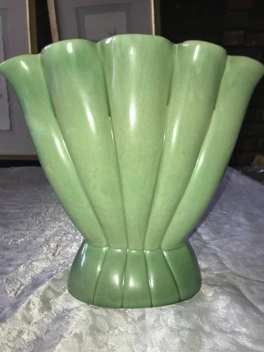 Rare RED WING 416-10" GLADIOLA Sea Foam GREEN Seashell FAN 5-Section VASE 10½" T