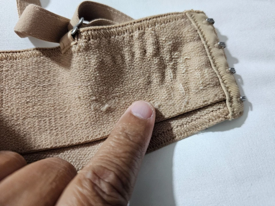 Women's Victoria's Secret Lined Strapless Padded Bra Polka Dots Size 38D Opaque - Image 4 of 4