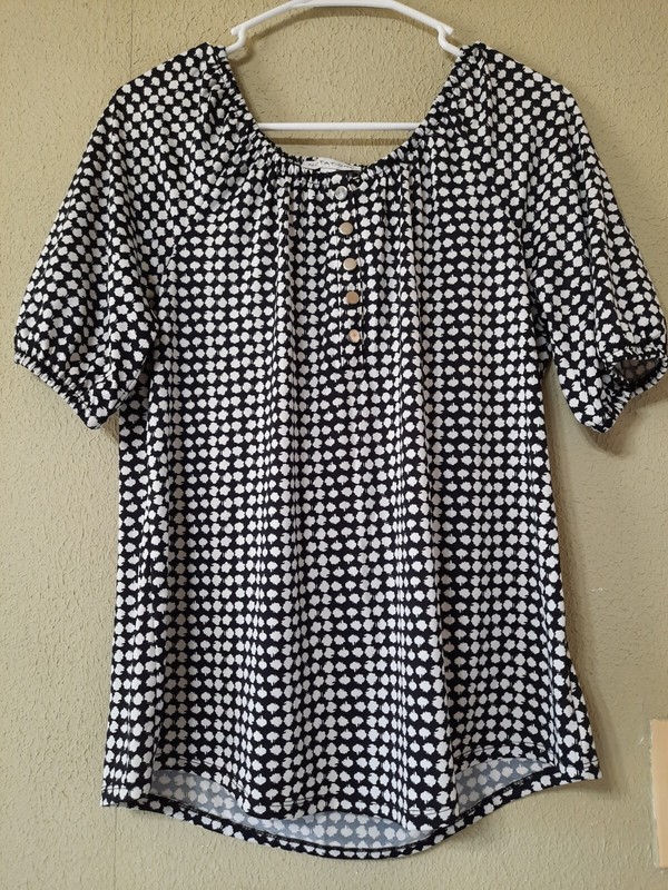 NOTATIONS BLOUSE .SIZE SMALL
