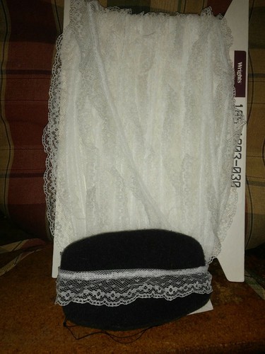 1 1/4" White Lace 24 Yards Wrights - Picture 2 of 2