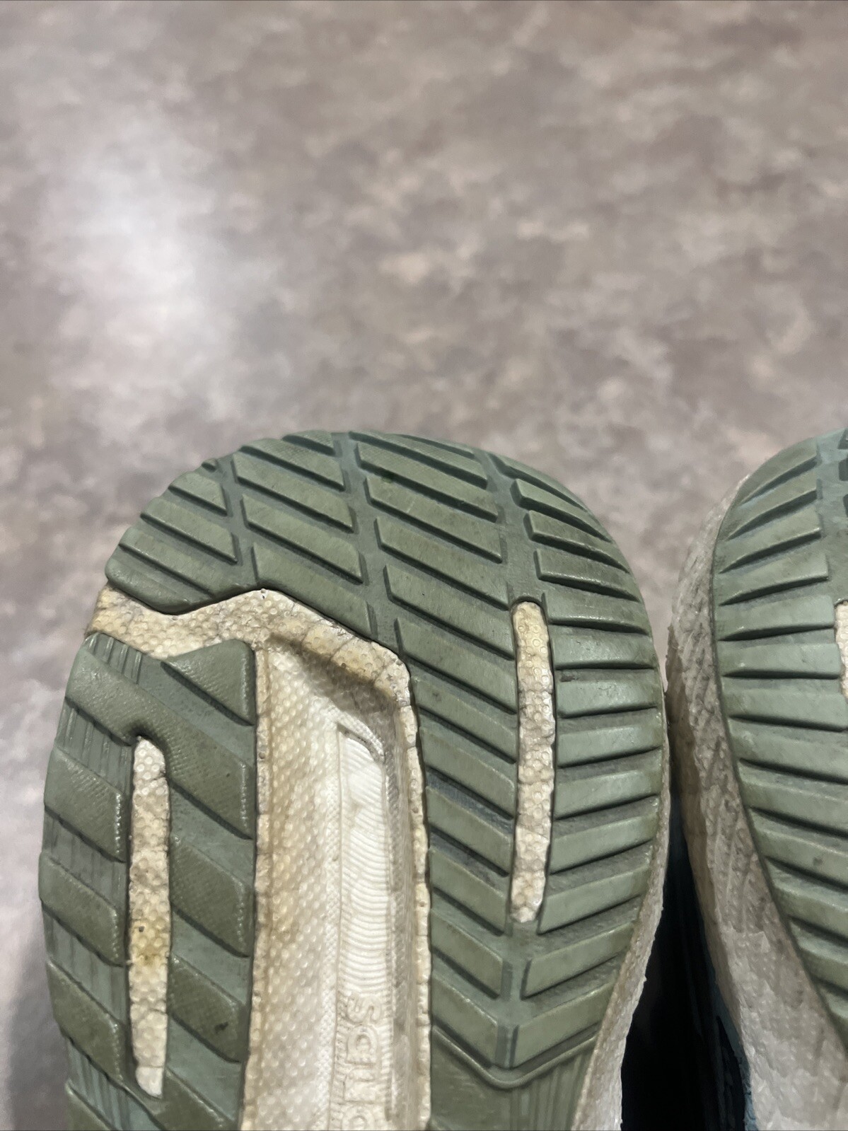 SAUCONY TRIUMPH RUNNING SHOES WOMENS SIZE 8 **RETAIL $160*** thumbnail 10