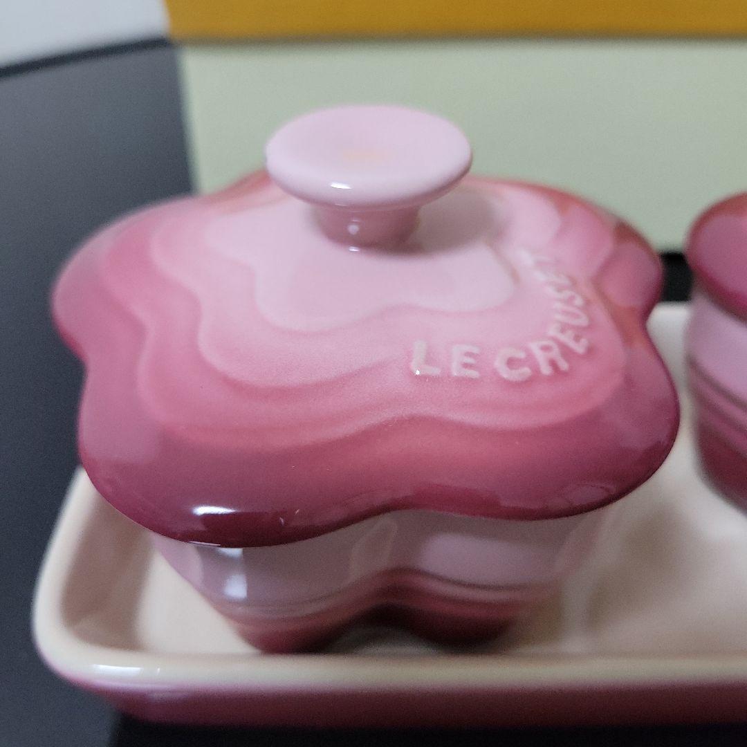 Le Creuset Flower Petite Ramekin Rose Quartz Set of 2 with Tray Stoneware eBay