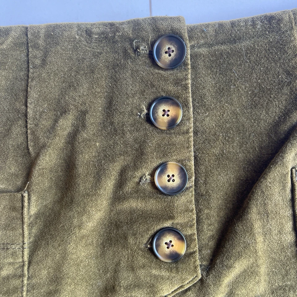 Saia verde URBAN OUTFITTERS COM BOTÃO FRONTAL E BOLSOS TAMANHO: P - Imagem 2 de 4