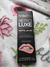MAKEUP REVOLUTION Retro Luxe Matte Lip Contour Kit - Grandee - Liner + Lipstick