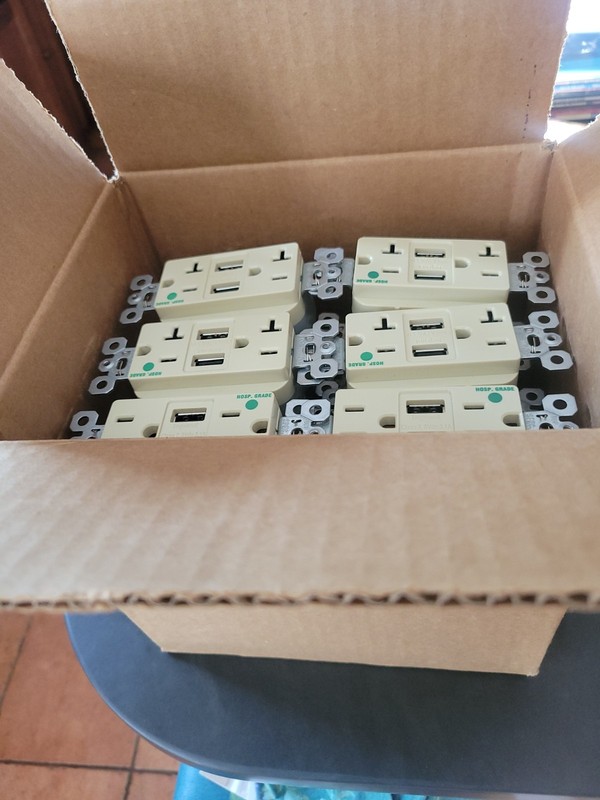 24 Legrand Hospital Grade Receptacle USB 20A 125VAC 60Hz Class 2, 5Vdc 3.1A 