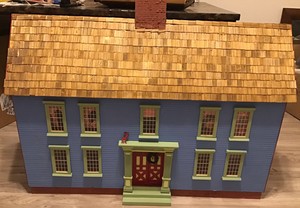 old fashioned dollhouse