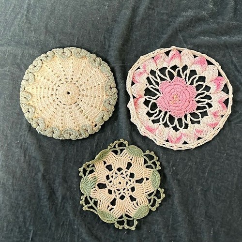 VTG 3 Pc Doilies Green and Pink - Picture 7 of 8