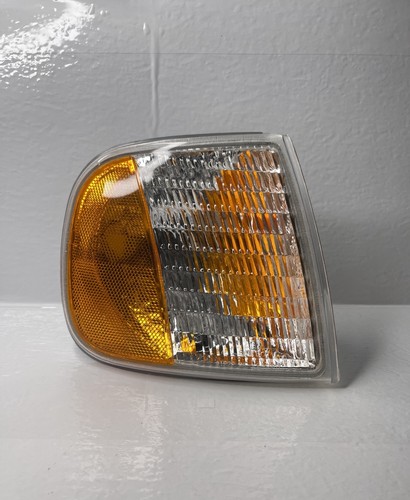 1997-2002 97 98 99 00 01 02 FORD F150 EXPEDITION RIGHT CORNER TURN
