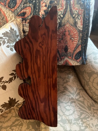 Vintage Corner Shelf Wooden Scalloped - Picture 2 of 6