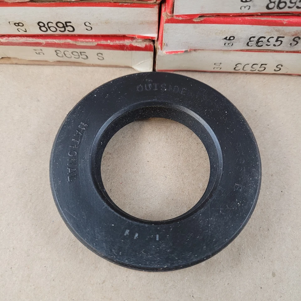 Lote de 8 sellos de rueda nuevos NOS National Oil Seals 8695S Foto 3 de 3