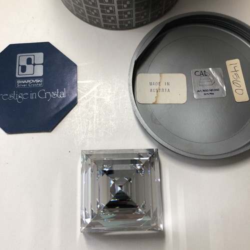 SWAROVSKI Crystal LARGE PYRAMID PAPERWEIGHT CRYSTAL CAL 7450 NR 50 000 New W/COA - Picture 4 of 12