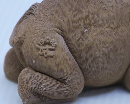 1985 DON JAMES SIGNED CAMEL FIGURINE, 4.25 INCHES LONG - Picture 3 of 5