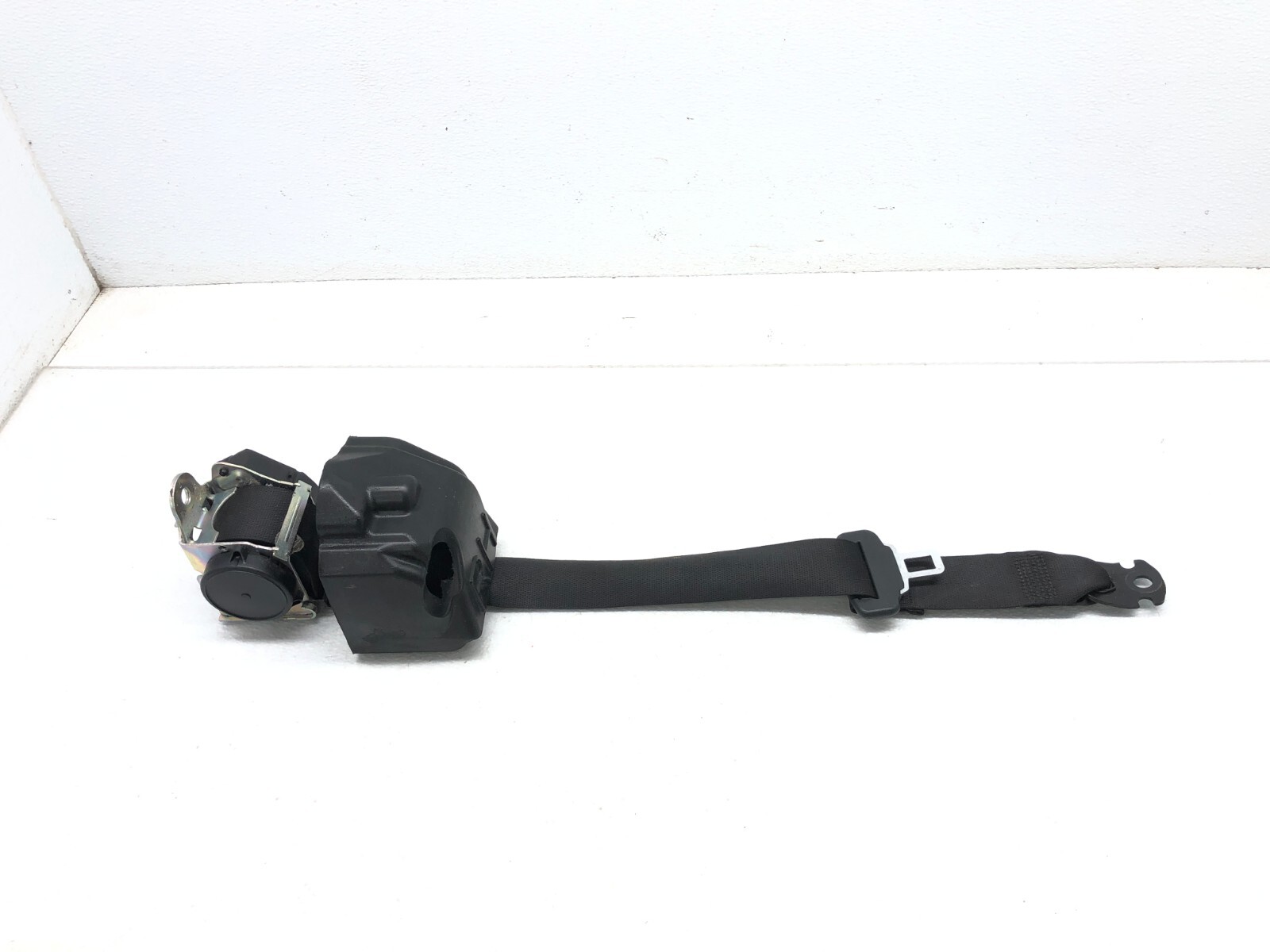 2017-2020 MASERATI LEVANTE RIGHT PASS REAR SEATBELT SEAT BELT RETRACTOR OEM