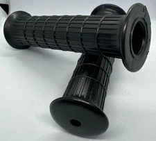 1EA NEW BLACK GRIP SET REF 95011-14100 & 95011-14200 LOTS OF OLD CL AND CB MODEL