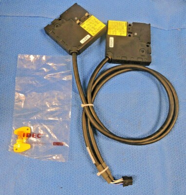 NEW Set 2 Idec HS6E-P7Y SAFETY DOOR LOCK SWITCH SOLENOID & KEY / LEFT & RIGHT 