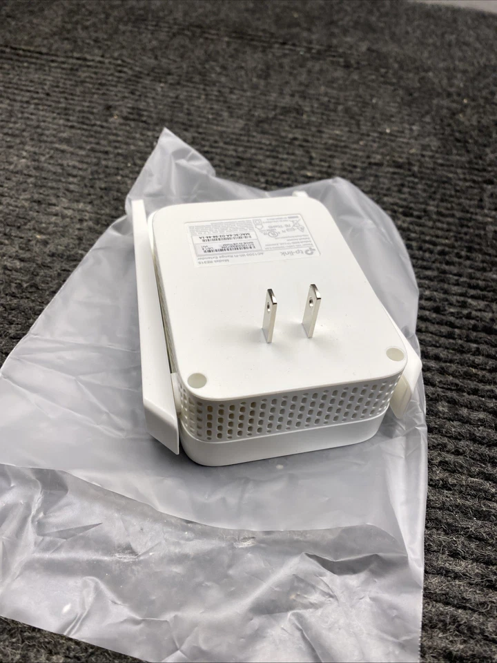 TP-Link Dual Band AC1200 RE315 Wi-Fi OneMesh Extender, 1.2Gbp booster - Image 2 of 4