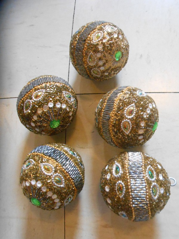 LOT OF 5 UNBRANDED BEJEWELED ROUND CHRISTMAS ORNAMENTS