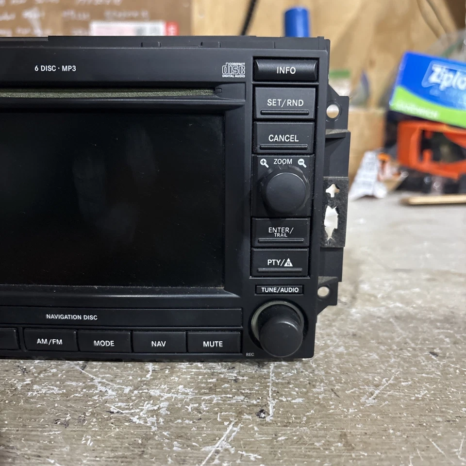 Radio Dodge Ram SRT-10 2005-2006 con navegación P56038646am #06374 Foto 3 de 4