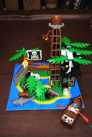 LEGO Forbidden Island 6270 with instruction book - Rare Vintage Pirate (Retired)