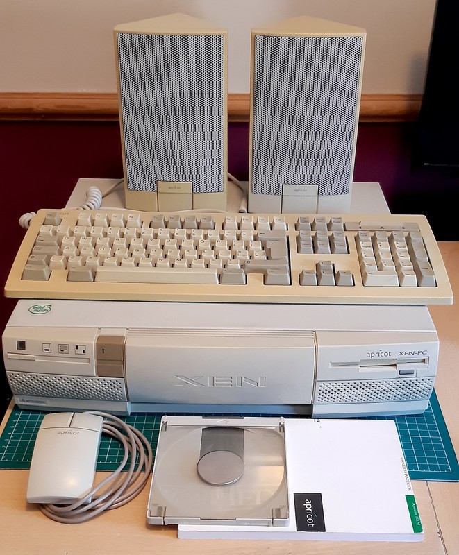 Mitsubishi Apricot XEN PC 486 SX 33 Vintage Retro Working Beautiful Condition