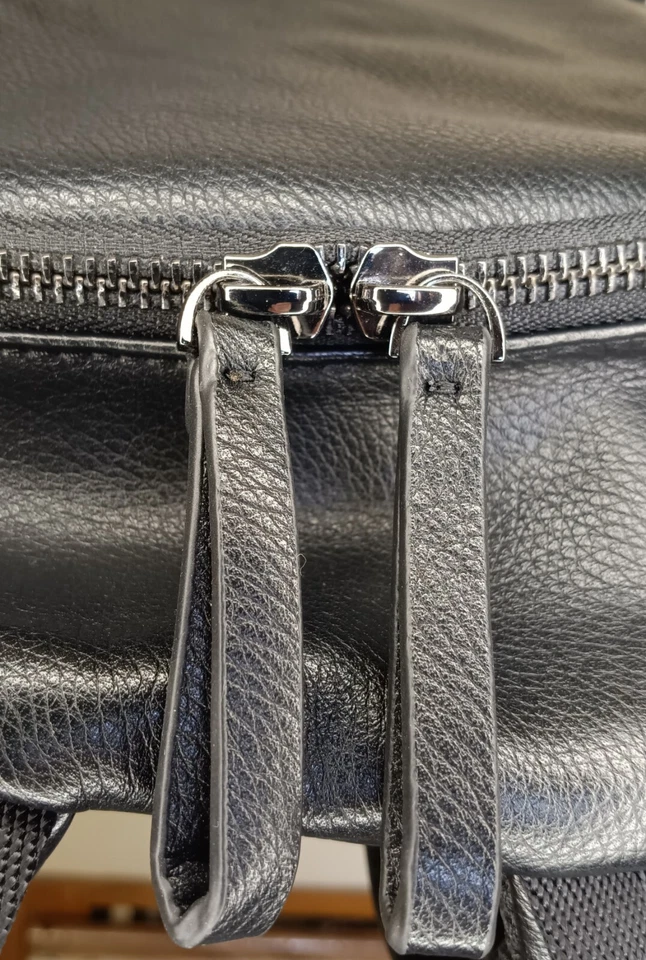 Armani Exchange Hombres Mochila Cartera Suave Imitación Guijarro Cuero Unisex Nuevo sin Etiquetas Foto 3 de 4