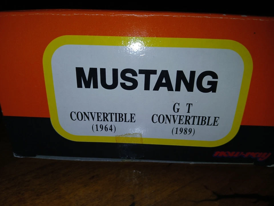 New-Ray Ford Mustang pacote com 4 carros Diecast 1:43 - 48635 HTF - Imagem 4 de 4