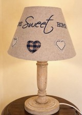 Lampada stile Shabby Chic da tavolo con paralume  base legno lume 1 luce