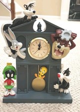 Vintage Looney Tunes Mantel Clock, Bugs Bunny,Tweety, Slyvester,Taz,Marvin ,Pepe