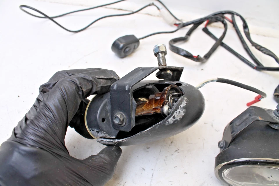 Kit de luces de conducción HELLA 008283811 Hella FF50 lámpara antiniebla ovalada - 1 carcasa rota Foto 2 de 4