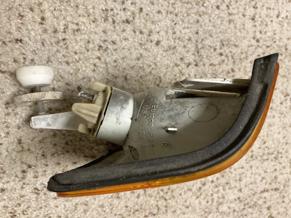 1982-1993 Mercedes-Benz W201 190E 190D dianteiro direito sinal de seta original do fabricante - Imagem 4 de 4