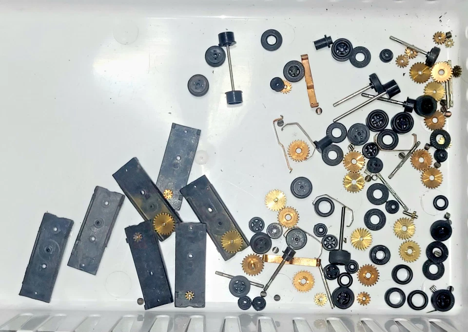 * Lote de chasis y piezas estilo Thunderjet HO Dash * Foto 3 de 3